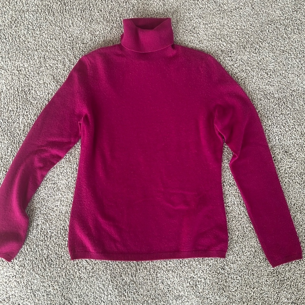 Sutton Studio Cashmere Medium Sweater Magenta Turtleneck Long Sleeve Pullover